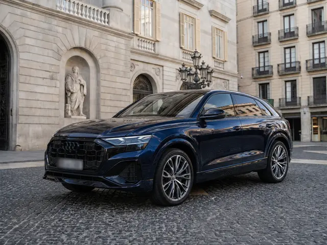 Audi Q8 55 TFSI 2022 — Florence Luxury Car Rental, Florencia