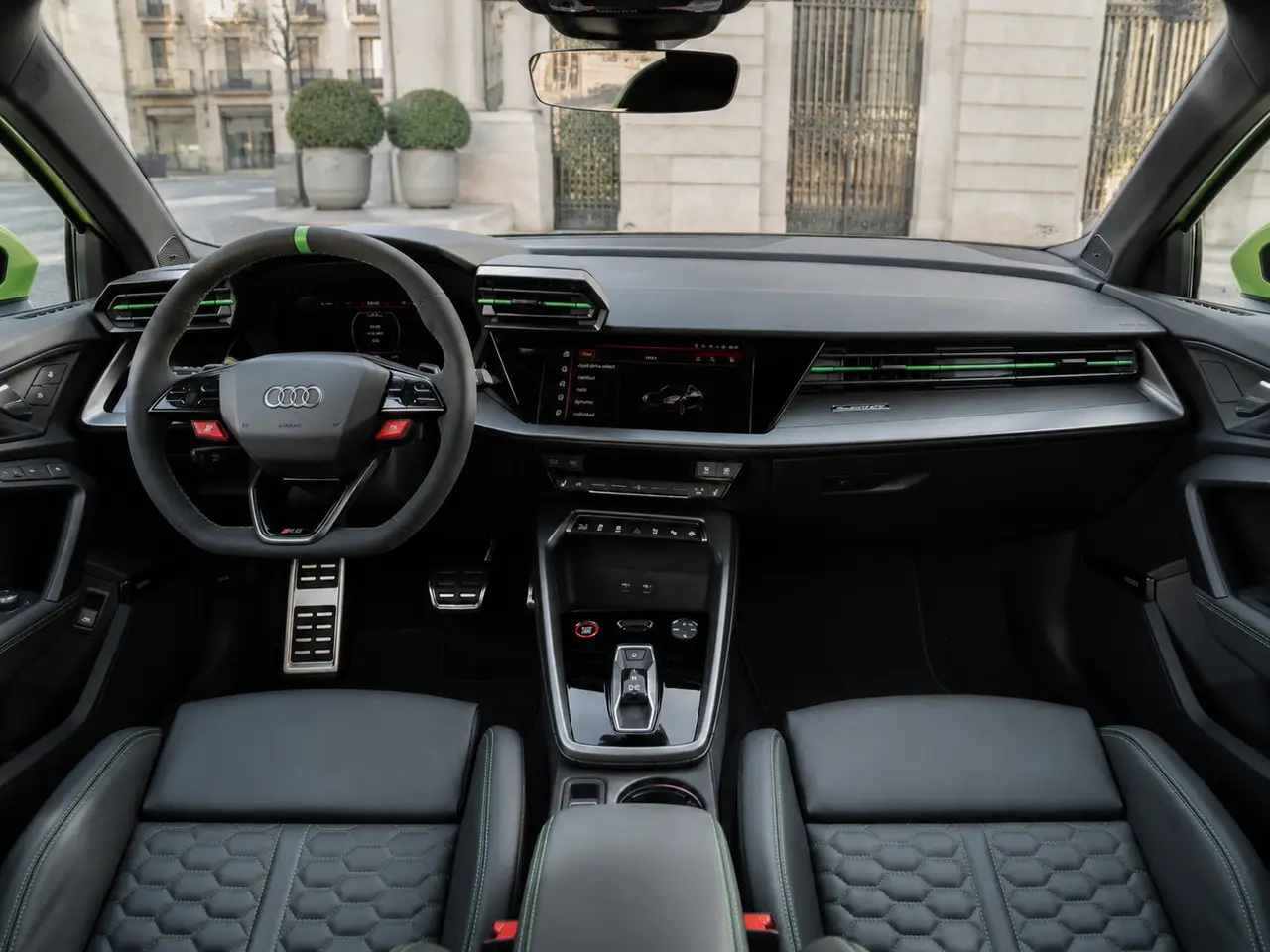 Audi RS3 Restyling 2025, interni — Florence Luxury Car Rental, Firenze. Audi RS3 Restyling a Firenze Il noleggio di un'Audi RS3 Restyling a Firenze mette a…