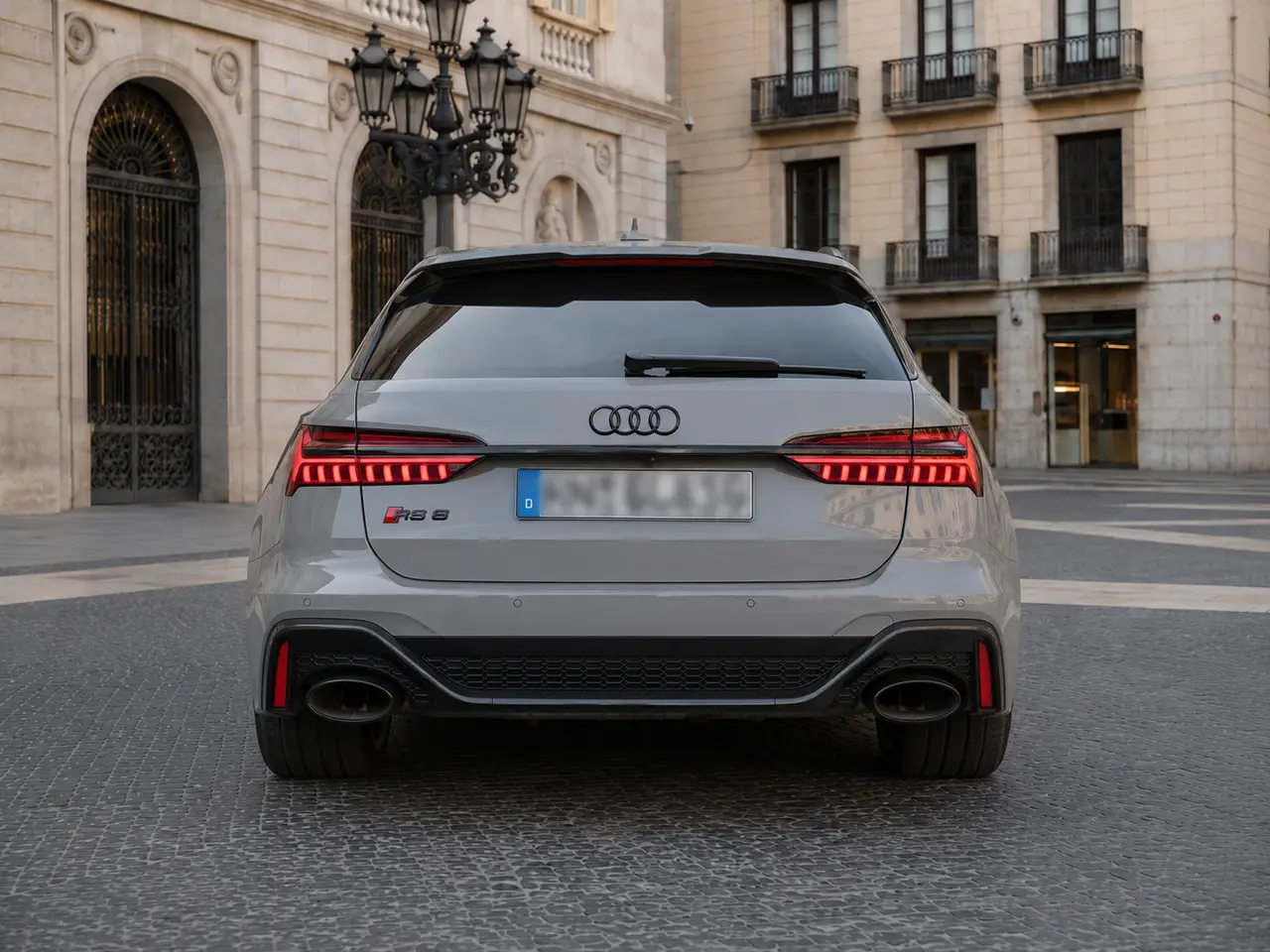 Audi RS6 Dynamic 2023, vista posteriore — Florence Luxury Car Rental, Firenze. Audi RS6 Dynamic a Firenze Il noleggio di un'Audi RS6 Dynamic a Firenze mette a…