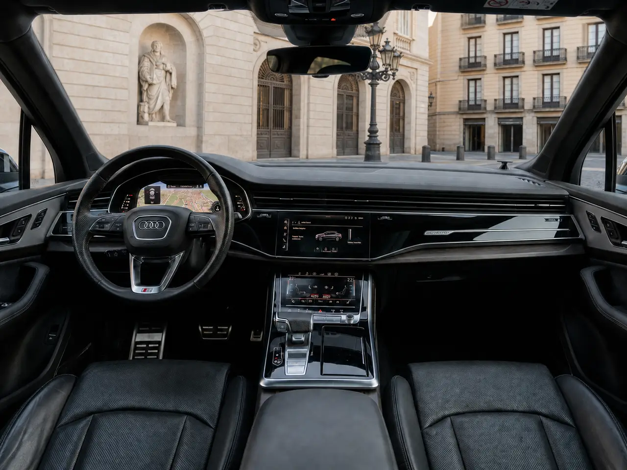 Audi SQ7 7seater 2023, interni — Florence Luxury Car Rental, Firenze. Audi SQ7 7seater a Firenze Il noleggio dell'Audi SQ7 7seater a Firenze mette a…