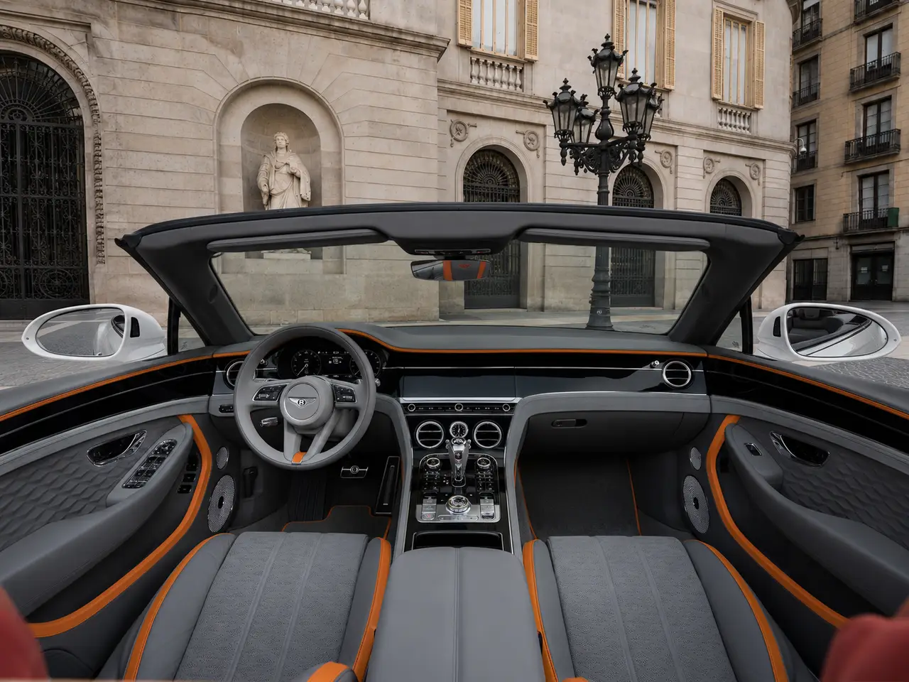Bentley Continental GTC Speed 2025, interni — Florence Luxury Car Rental, Firenze. Bentley Continental GTC Speed a Firenze Il noleggio della Bentley Continental GTC Speed a…