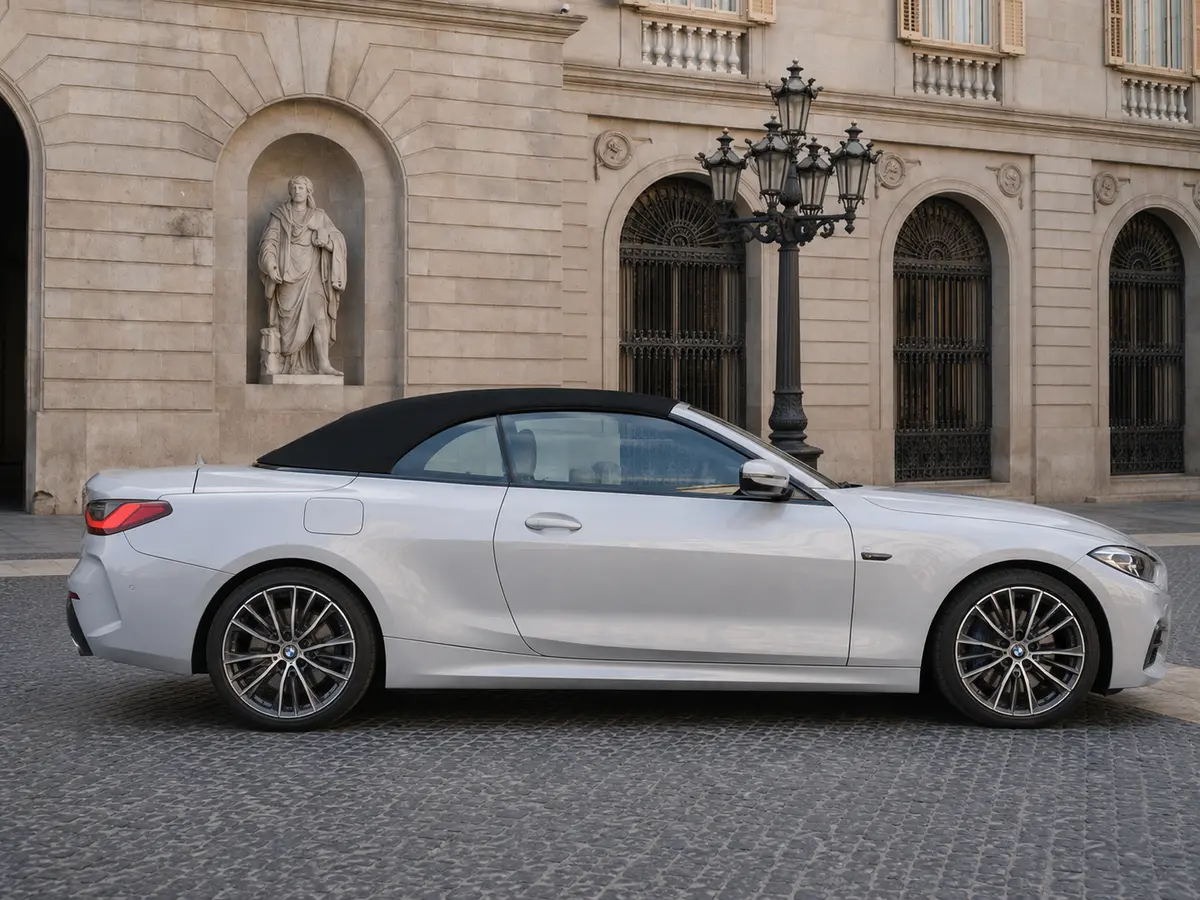 BMW 430i Cabrio 2023, interni — Florence Luxury Car Rental, Firenze. BMW 430i Cabrio a Firenze Il noleggio della BMW 430i Cabrio a Firenze mette a…