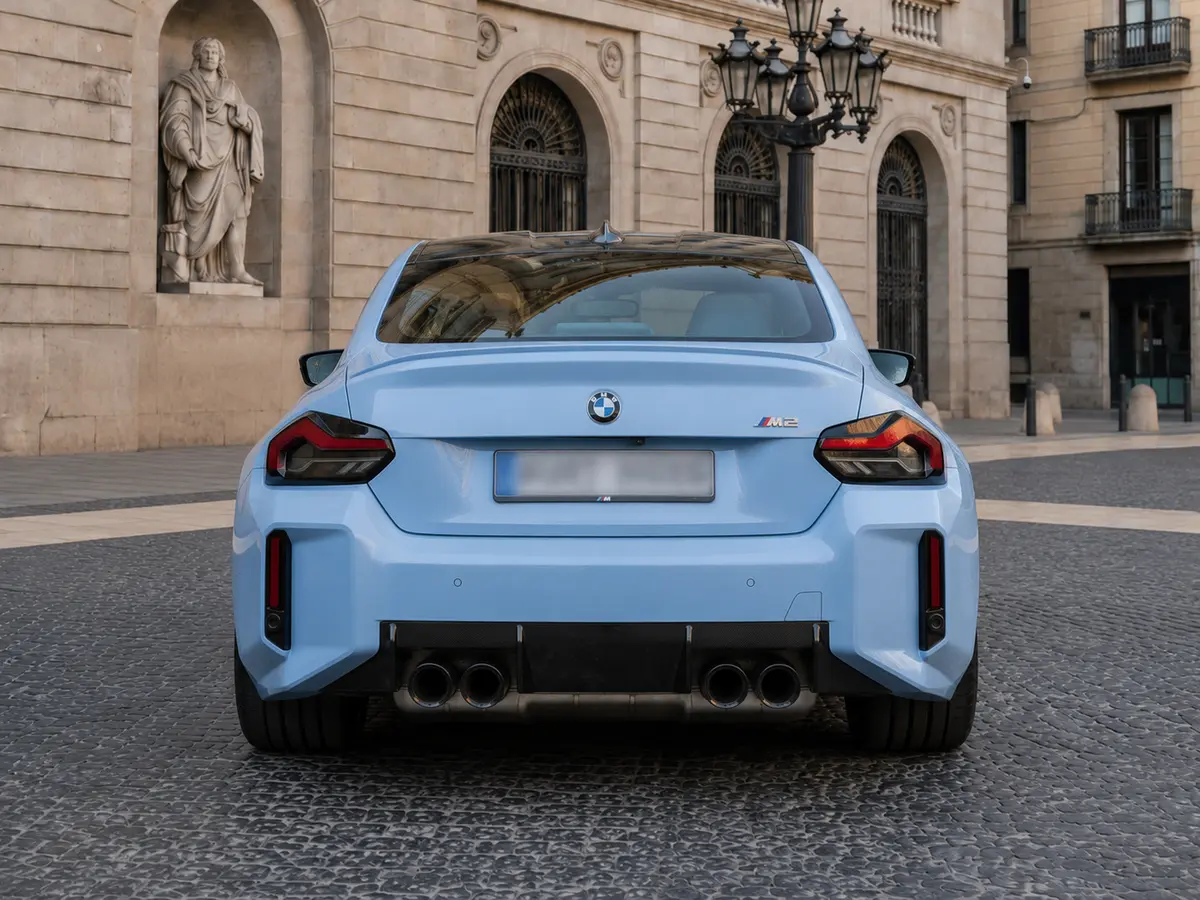 BMW M2 2024, vista frontale — Florence Luxury Car Rental, Firenze. BMW M2 a Firenze Il noleggio della BMW M2 a Firenze mette a disposizione un modello…