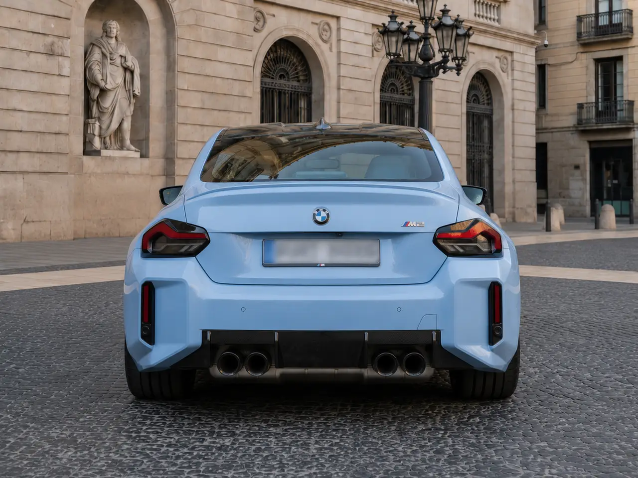 BMW M2 2024, vista frontale — Florence Luxury Car Rental, Firenze. BMW M2 a Firenze Il noleggio della BMW M2 a Firenze mette a disposizione un modello…