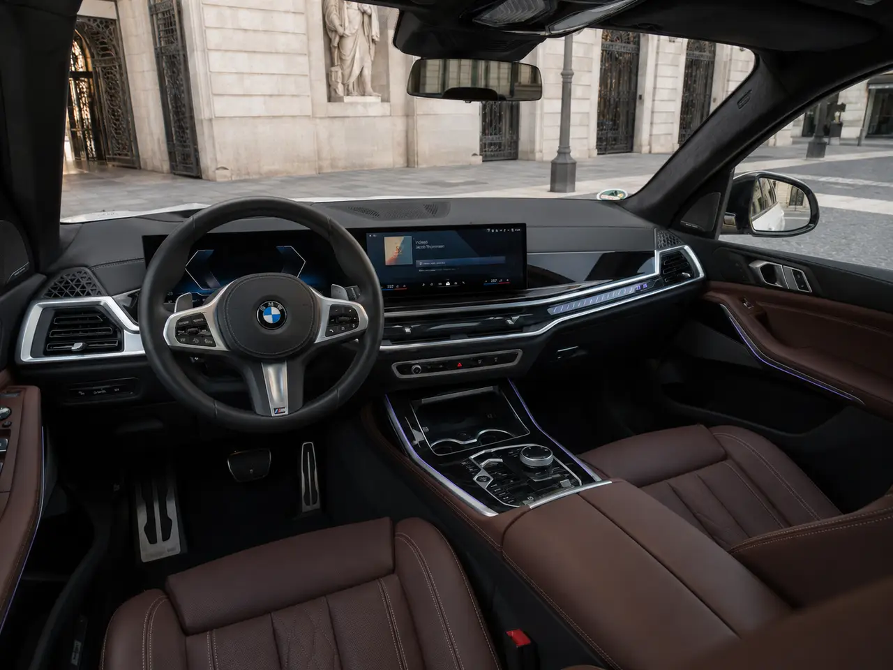 BMW X7 40d M 2024, interni — Florence Luxury Car Rental, Firenze. BMW X7 40d M a Firenze Il noleggio della BMW X7 40d M a Firenze mette a disposizione un…