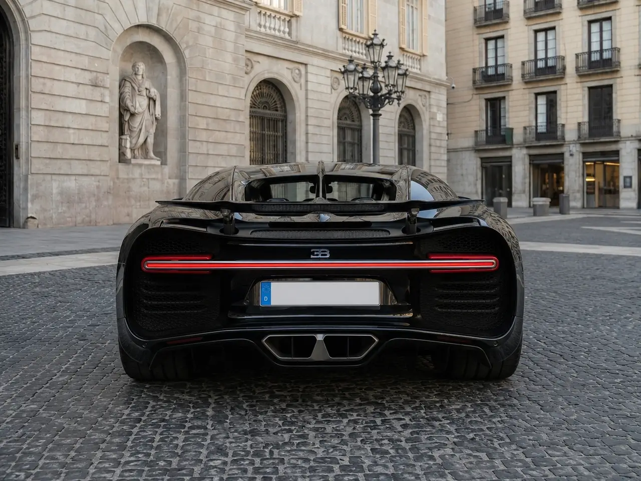 Bugatti Chiron 110 Ani 2019, vista trasera — Florence Luxury Car Rental, Florencia. Bugatti Chiron 110 Ani en Florencia El alquiler del Bugatti Chiron 110 Ani en Florencia…