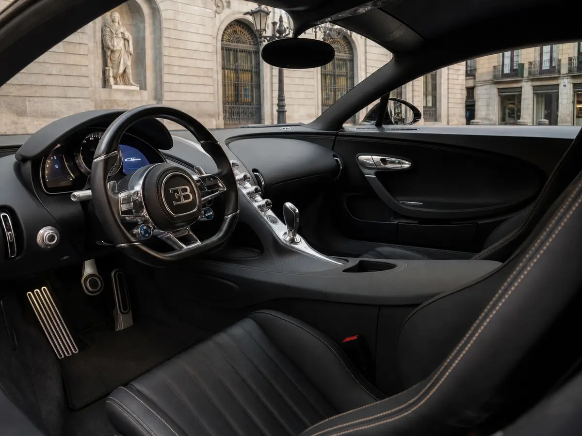 Bugatti Chiron 110 Ani 2019, interior — Florence Luxury Car Rental, Florencia. Bugatti Chiron 110 Ani en Florencia El alquiler del Bugatti Chiron 110 Ani en Florencia…