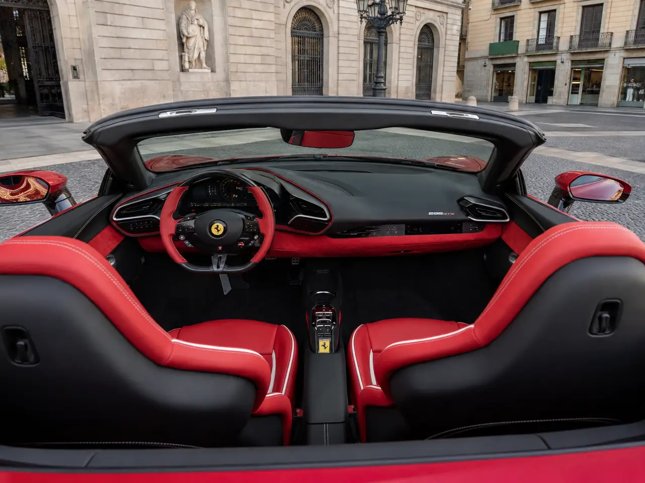 Ferrari 296 GTS Spider 2025, intérieur — Florence Luxury Car Rental, Florence. Ferrari 296 GTS Spider à Florence La location d'une Ferrari 296 GTS Spider à Florence…