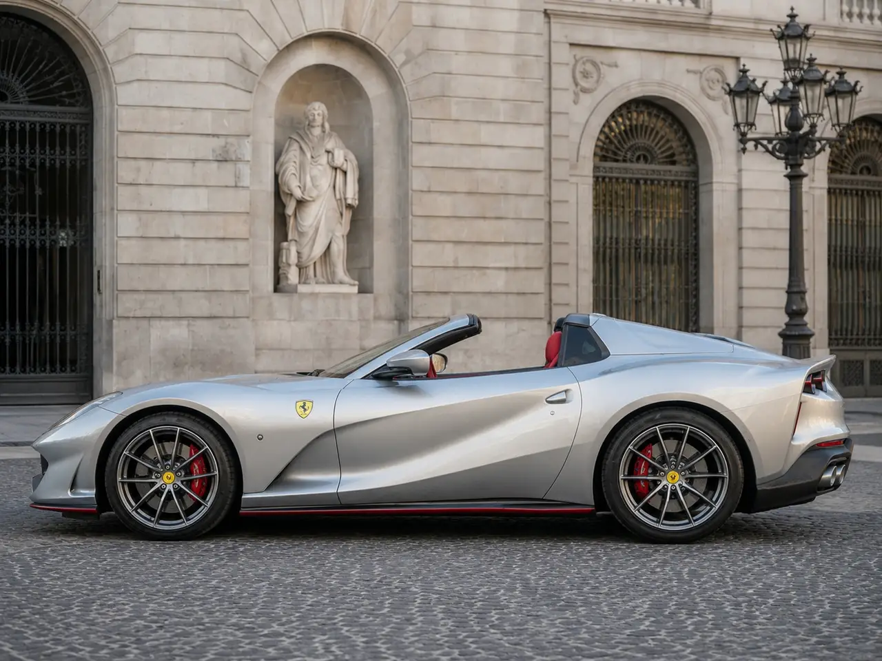 Ferrari 812 GTS 2024, esterno — Florence Luxury Car Rental, Firenze. Ferrari 812 GTS a Firenze Il noleggio della Ferrari 812 GTS a Firenze mette a…