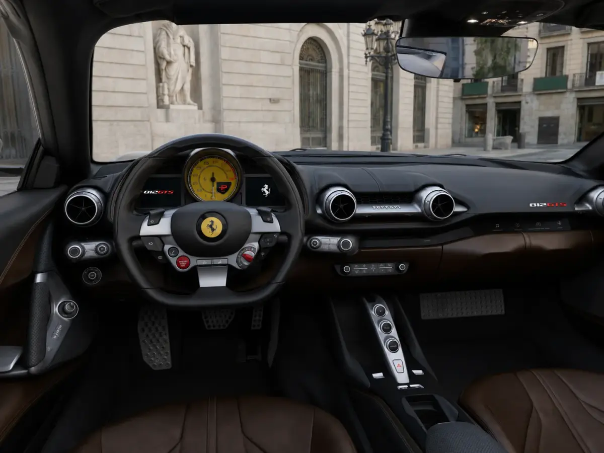 Ferrari 812 GTS 2024, interior — Florence Luxury Car Rental, Florencia. Ferrari 812 GTS en Florencia El alquiler de un Ferrari 812 GTS en Florencia permite…