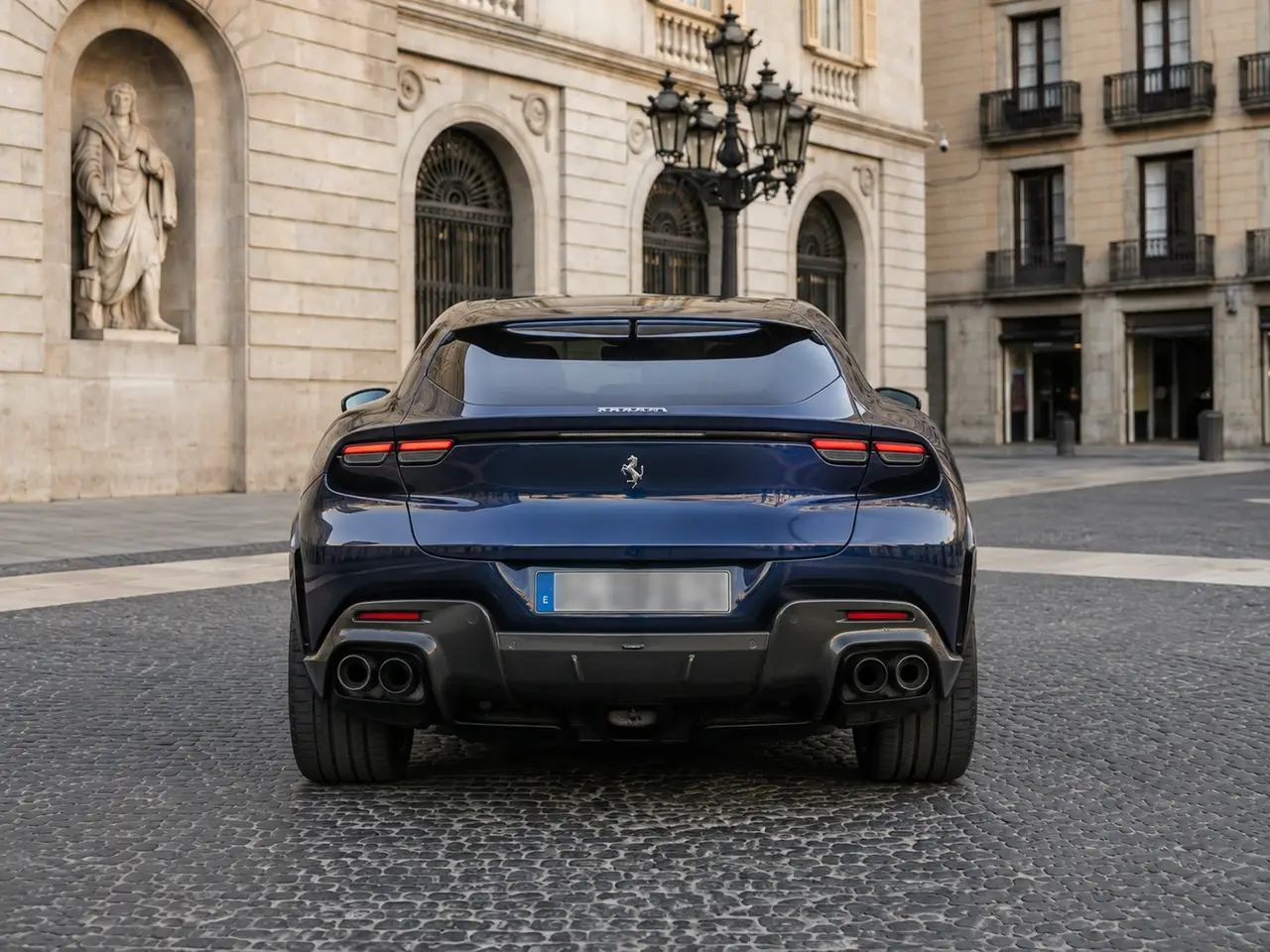 Ferrari Purosangue 2024, vue arrière — Florence Luxury Car Rental, Florence. Ferrari Purosangue à Florence La location d'une Ferrari Purosangue à Florence donne accès…