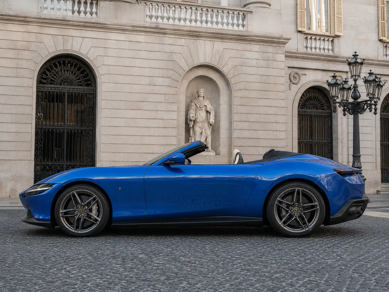 Ferrari Roma 2025, esterno — Florence Luxury Car Rental, Firenze. Ferrari Roma a Firenze Il noleggio di una Ferrari Roma a Firenze mette a disposizione un…