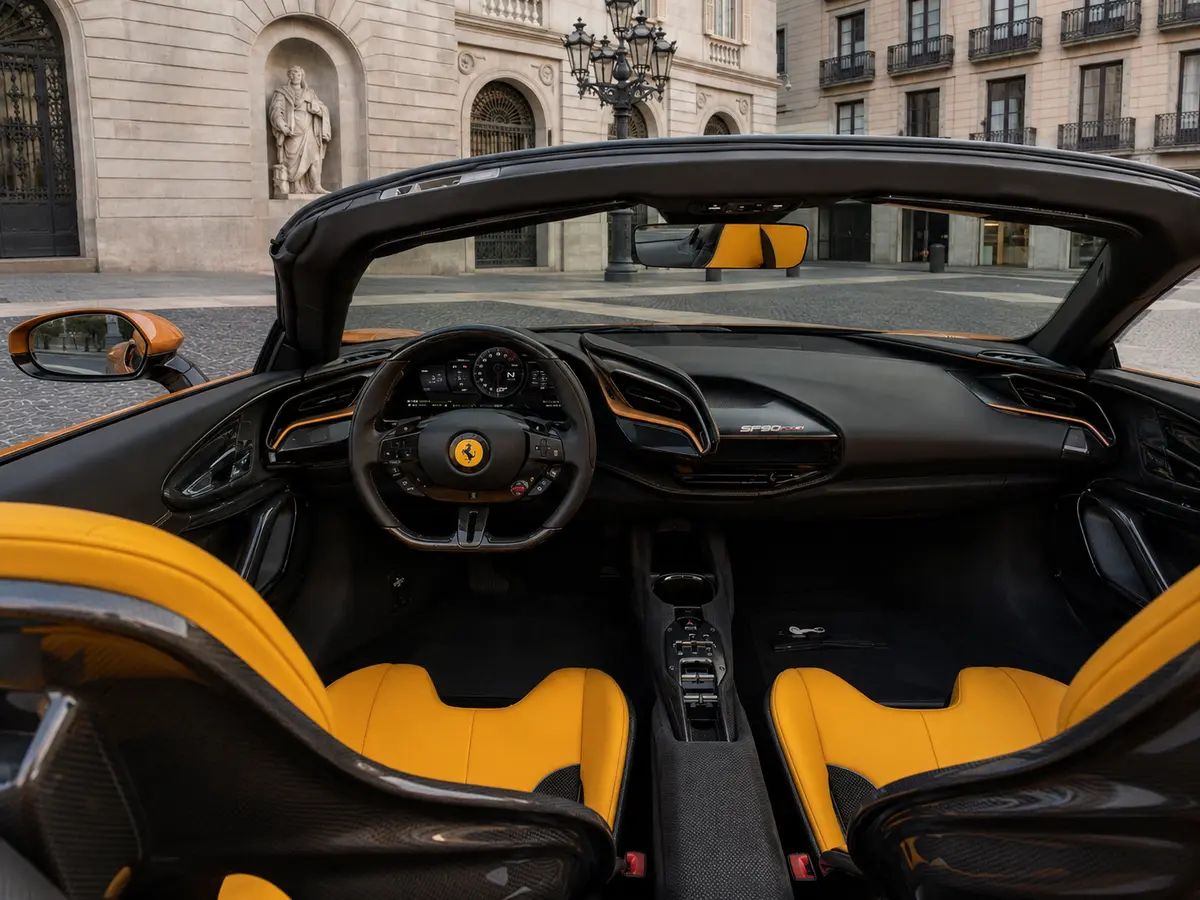Ferrari SF90 Spider Tailor Made 2025, intérieur — Florence Luxury Car Rental, Florence. Ferrari SF90 Spider Tailor Made à Florence La location d'une Ferrari SF90 Spider Tailor…