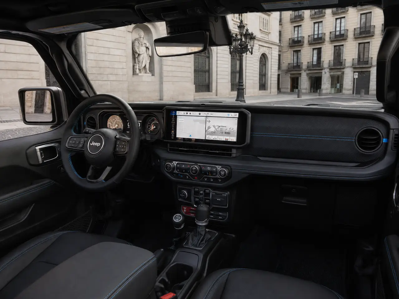 Jeep Wrangler 2025, interni — Florence Luxury Car Rental, Firenze. Jeep Wrangler a Firenze Il noleggio di una Jeep Wrangler a Firenze mette a disposizione…