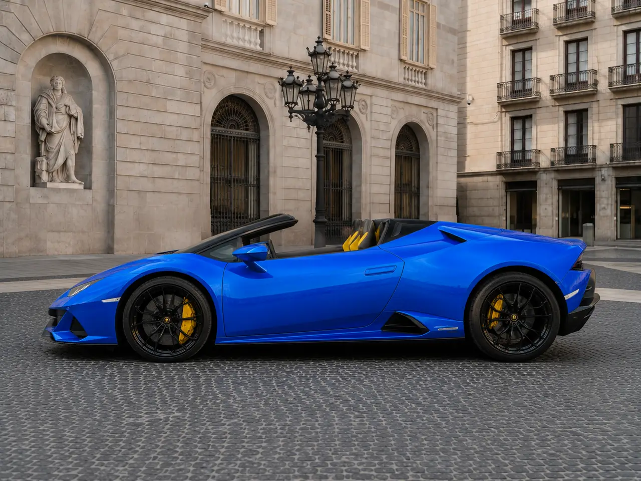 Lamborghini Huracan Evo Spyder 2022, extérieur — Florence Luxury Car Rental, Florence. Lamborghini Huracan Evo Spyder à Florence La location d'une Lamborghini Huracan Evo…