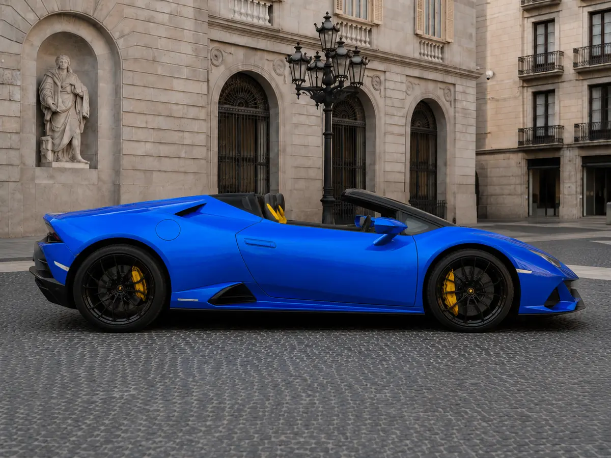 Lamborghini Huracan Evo Spyder 2022, vue avant — Florence Luxury Car Rental, Florence. Lamborghini Huracan Evo Spyder à Florence La location d'une Lamborghini Huracan Evo…
