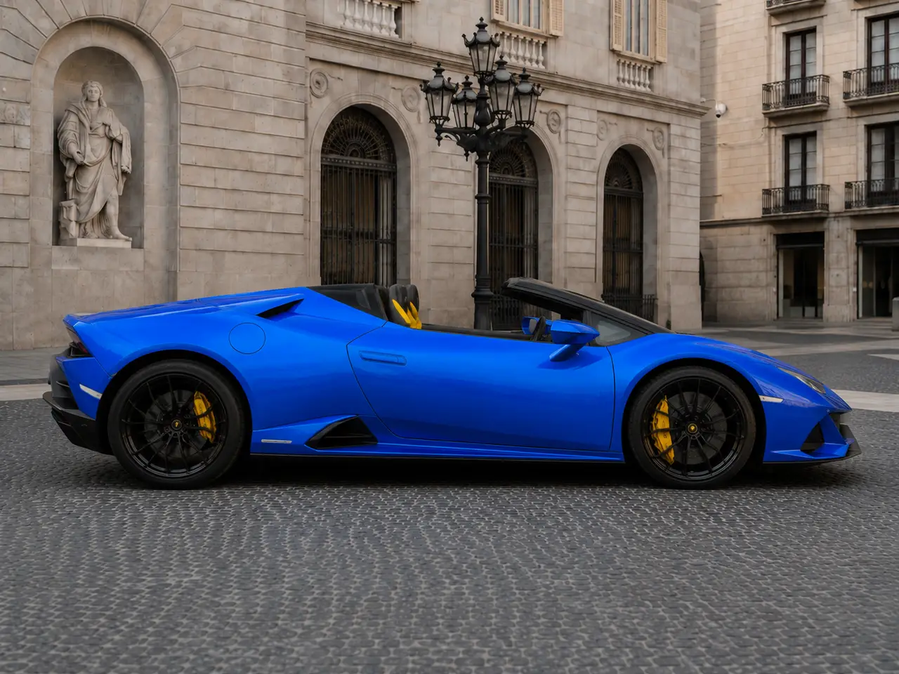 Lamborghini Huracan Evo Spyder 2022, vue avant — Florence Luxury Car Rental, Florence. Lamborghini Huracan Evo Spyder à Florence La location d'une Lamborghini Huracan Evo…