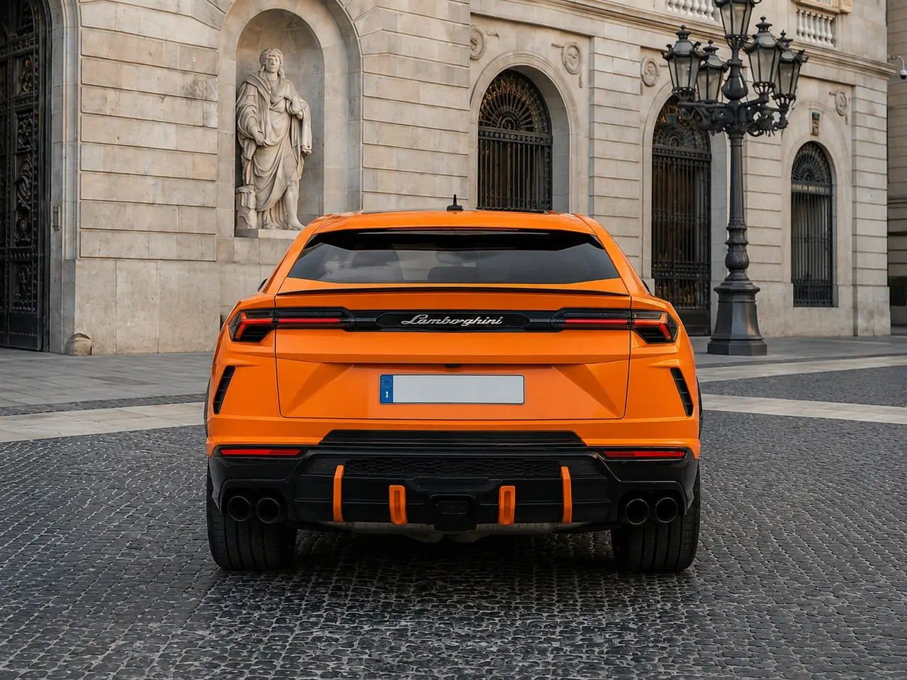 Lamborghini Urus S 2024, vista posteriore — Florence Luxury Car Rental, Firenze. Lamborghini Urus S a Firenze Il noleggio di una Lamborghini Urus S a Firenze mette a…