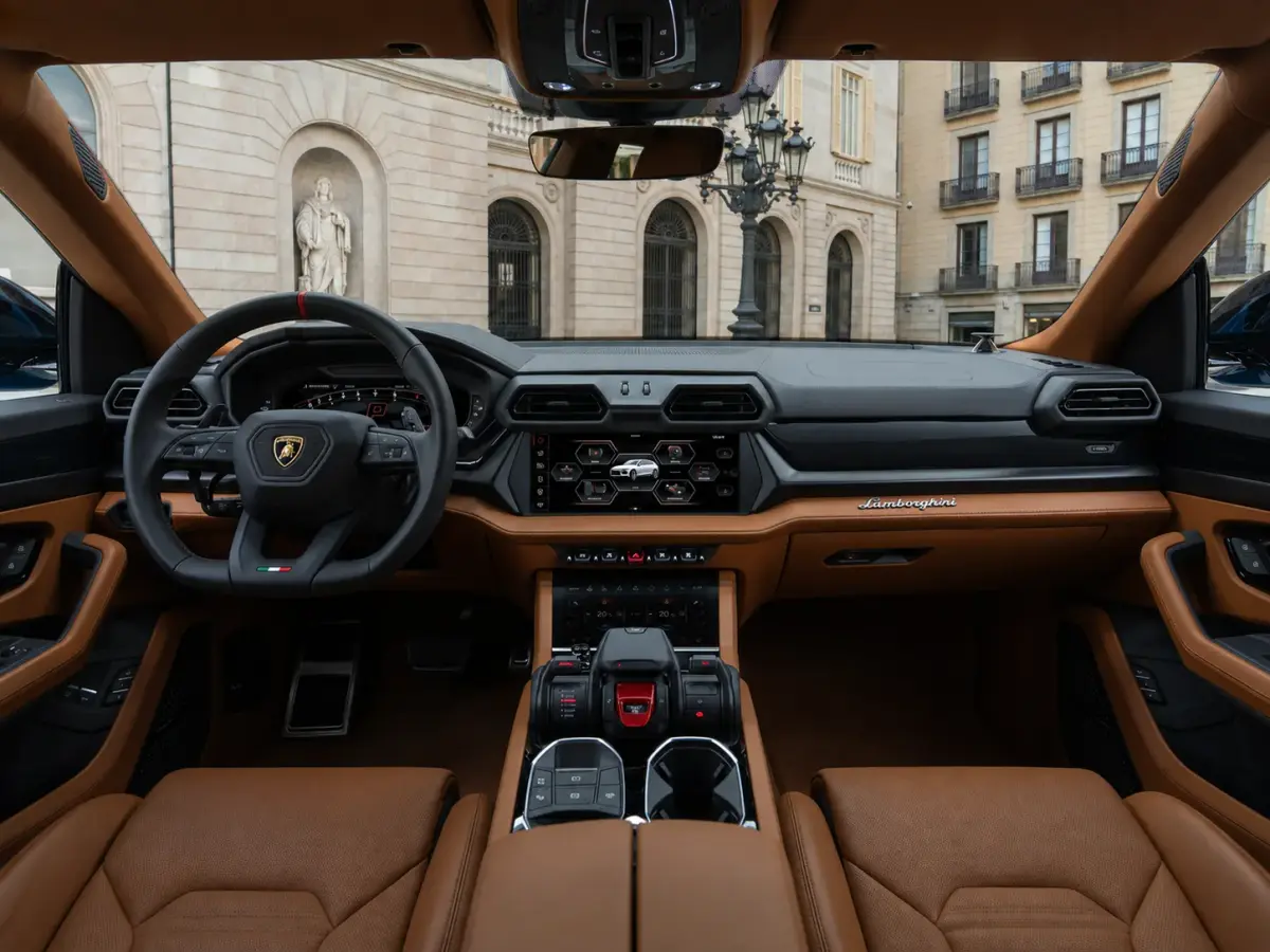 Lamborghini Urus SE 2025, vista posteriore — Florence Luxury Car Rental, Firenze. Lamborghini Urus SE a Firenze Il noleggio di una Lamborghini Urus SE a Firenze mette a…