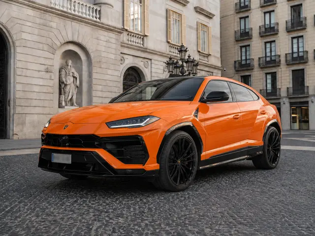 Lamborghini URUS SE 2025 — Florence Luxury Car Rental, Florencia