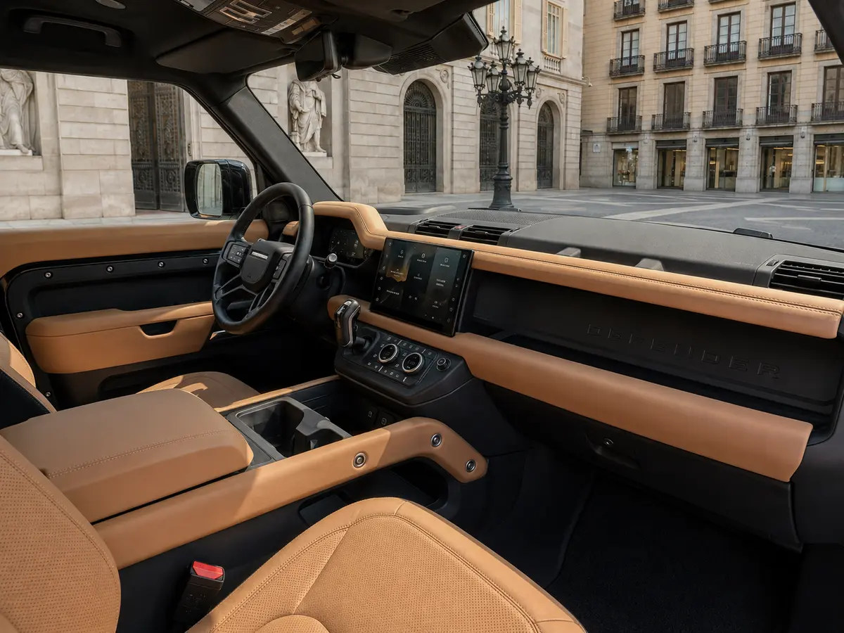 Land Rover Defender 2024, intérieur — Florence Luxury Car Rental, Florence. Land Rover Defender à Florence La location d'un Land Rover Defender à Florence permet de…