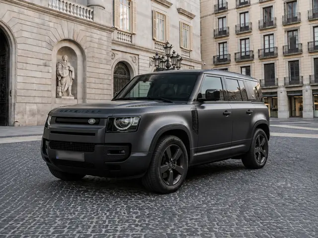 Land Rover Defender 2024 — Florence Luxury Car Rental, Firenze