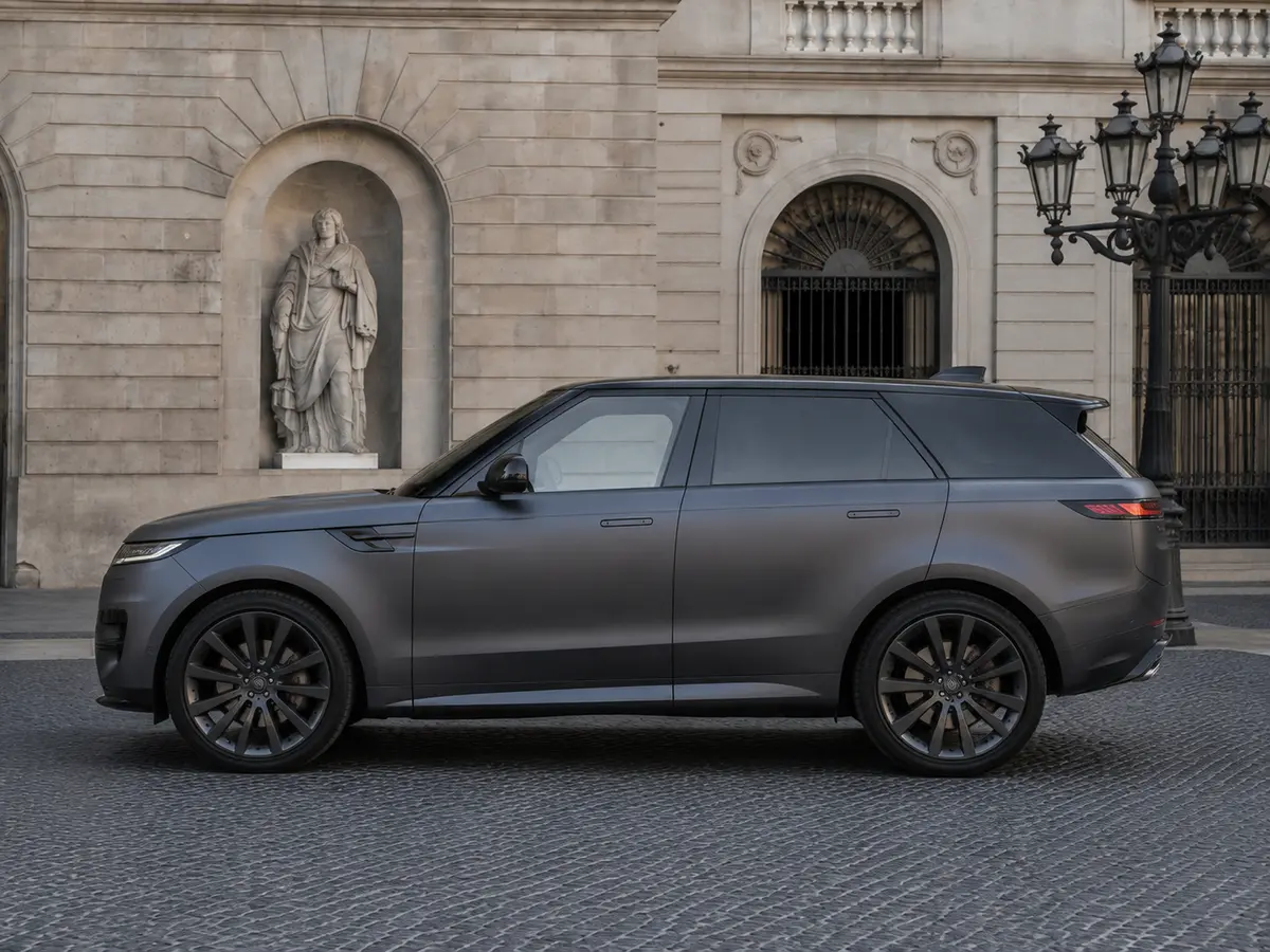 Land Rover Range Rover Sport Dynamic SE 2025, extérieur — Florence Luxury Car Rental, Florence. Land Rover Range Rover Sport Dynamic SE à Florence La location d'un Land Rover Range…