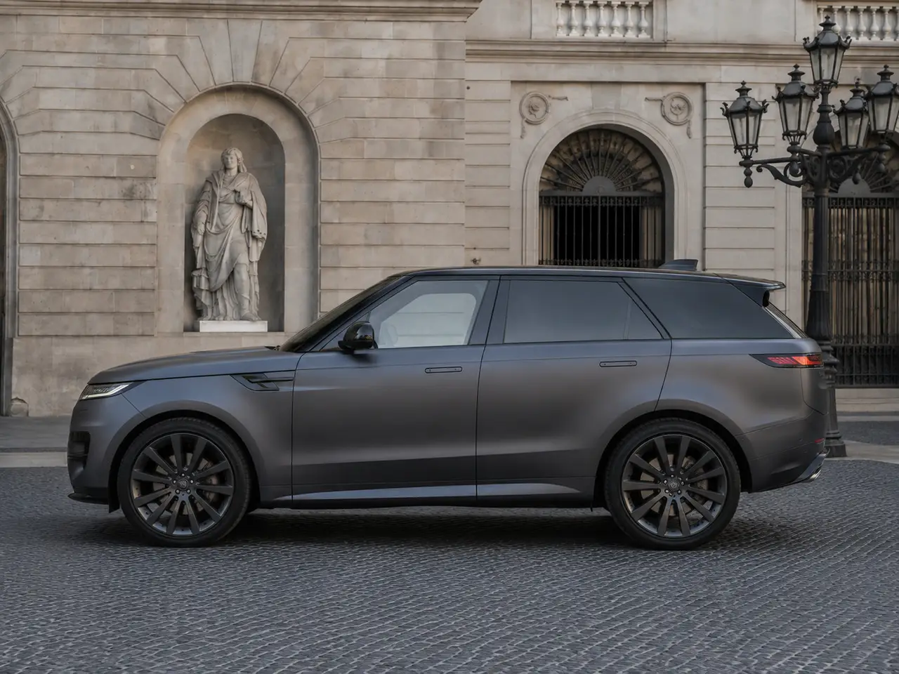 Land Rover Range Rover Sport Dynamic SE 2025, extérieur — Florence Luxury Car Rental, Florence. Land Rover Range Rover Sport Dynamic SE à Florence La location d'un Land Rover Range…