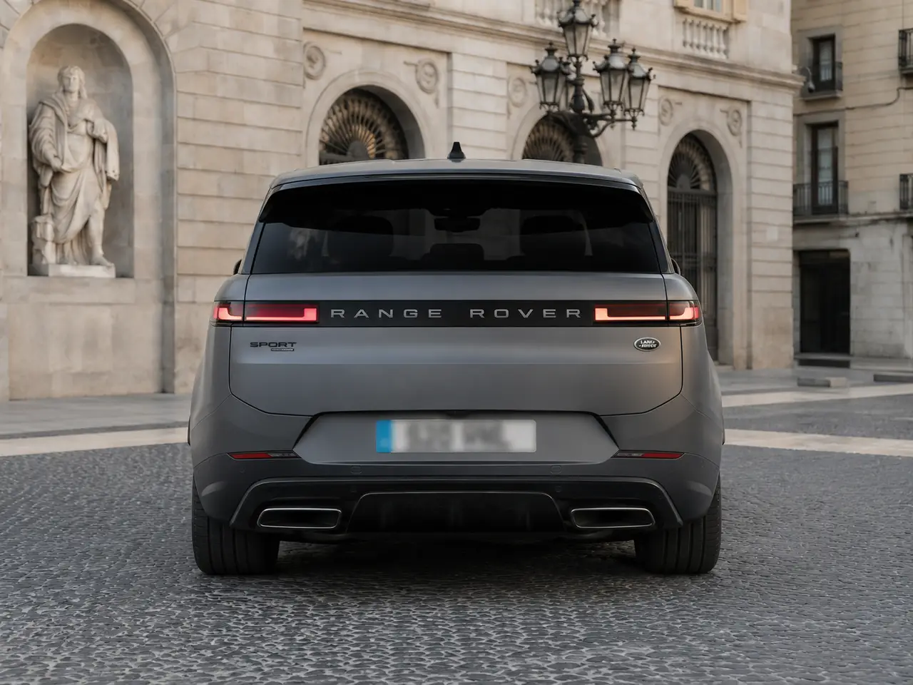 Land Rover Range Rover Sport Dynamic SE 2025, vue arrière — Florence Luxury Car Rental, Florence. Land Rover Range Rover Sport Dynamic SE à Florence La location d'un Land Rover Range…
