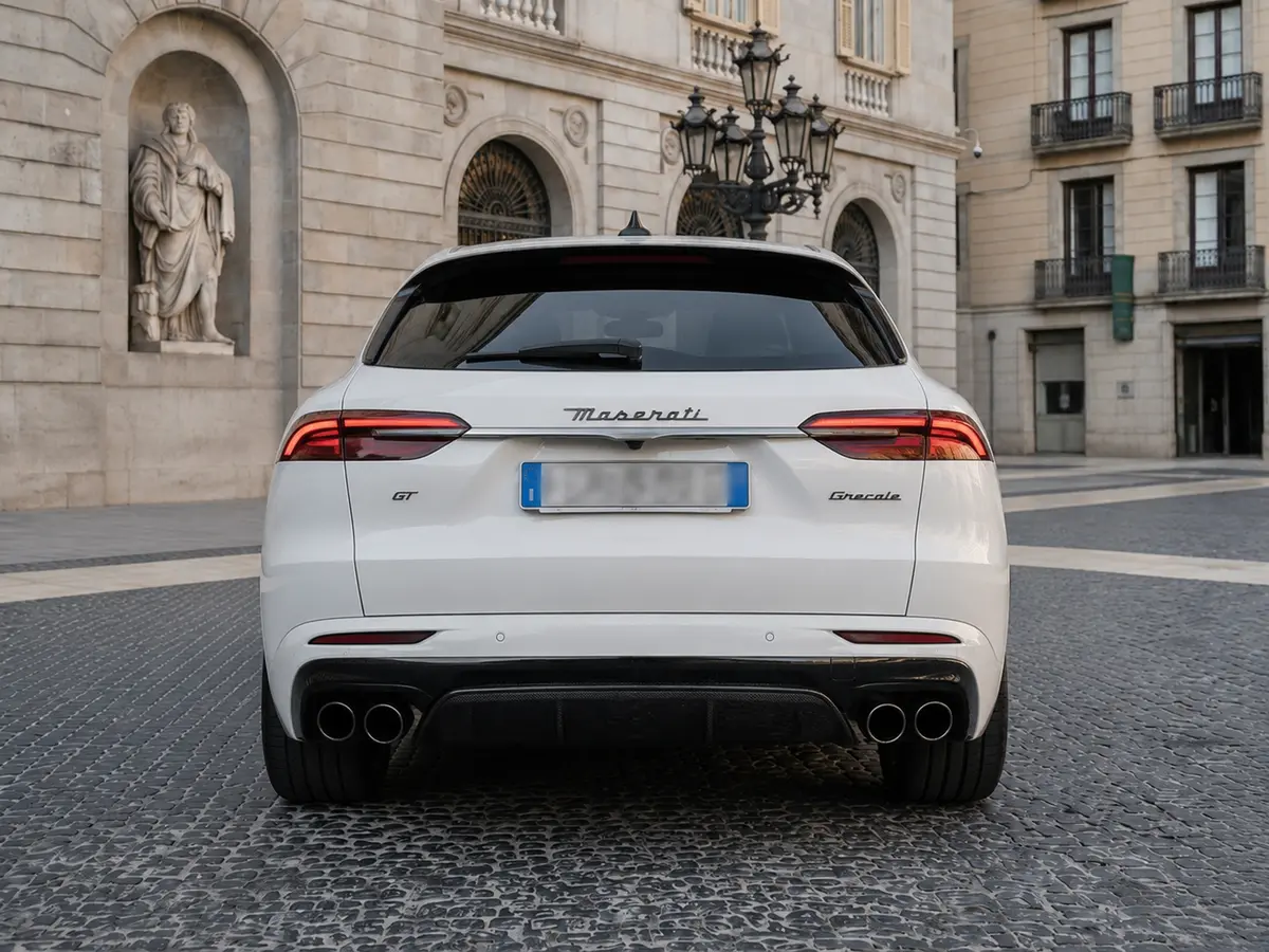 Maserati Grecale GT 2025, vista posteriore — Florence Luxury Car Rental, Firenze. Maserati Grecale GT a Firenze Il noleggio di una Maserati Grecale GT a Firenze mette a…