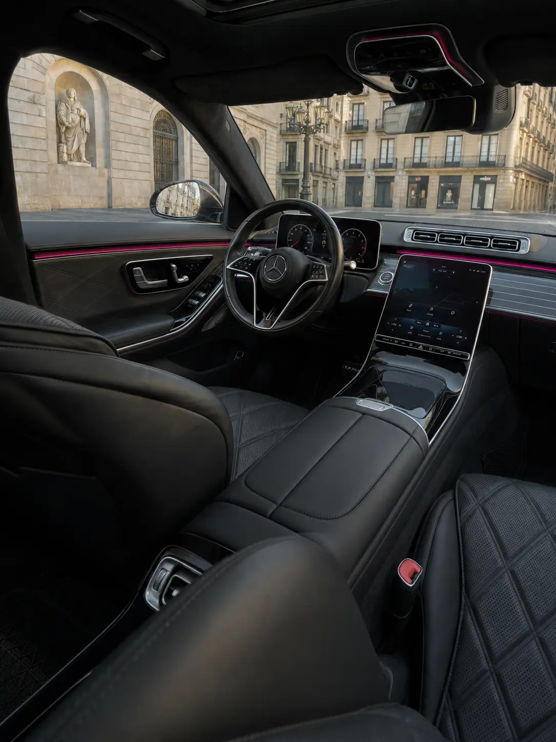 Maybach S580 2023, interni — Florence Luxury Car Rental, Firenze. Maybach S580 a Firenze Il noleggio di una Maybach S580 a Firenze mette a disposizione una…