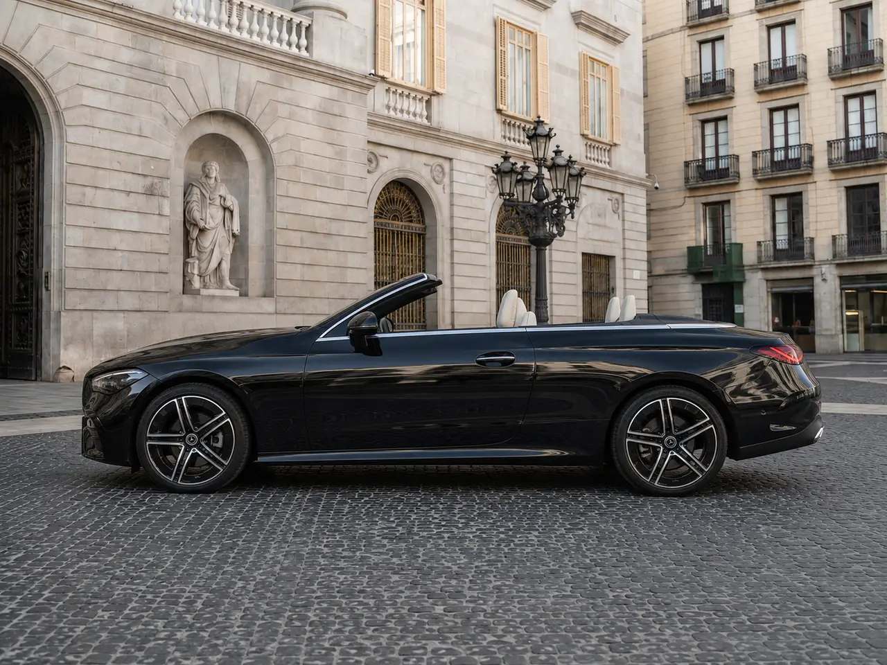 Mercedes Benz CLE Cabrio 2025, extérieur — Florence Luxury Car Rental, Florence. Mercedes Benz CLE Cabrio à Florence La location d'une Mercedes Benz CLE Cabrio à Florence…