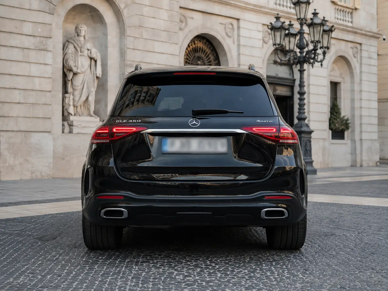 Mercedes Benz GLE 450 AMG 2024, vista posteriore — Florence Luxury Car Rental, Firenze. Mercedes Benz GLE 450 AMG a Firenze Il noleggio di una Mercedes Benz GLE 450 AMG a…