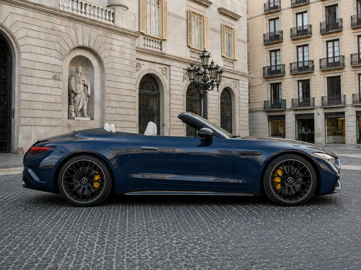 Mercedes Benz SL 63 AMG 2025, vista frontale — Florence Luxury Car Rental, Firenze. Mercedes Benz SL 63 AMG a Firenze Il noleggio di una Mercedes Benz SL 63 AMG a Firenze…