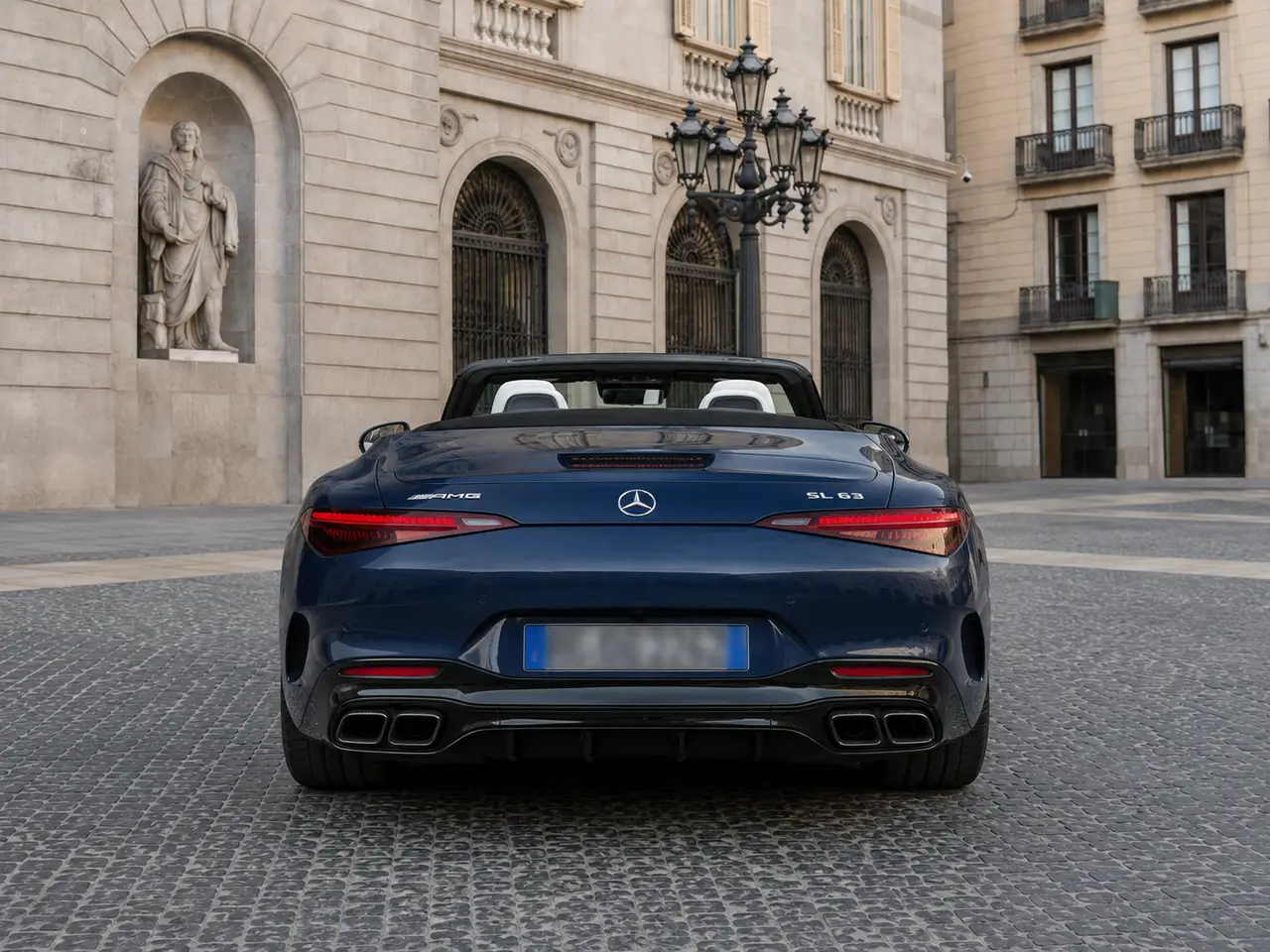 Mercedes Benz SL 63 AMG 2025, vista posteriore — Florence Luxury Car Rental, Firenze. Mercedes Benz SL 63 AMG a Firenze Il noleggio di una Mercedes Benz SL 63 AMG a Firenze…