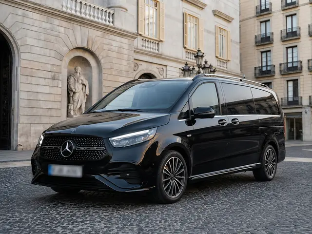 Mercedes Benz V300 4x4 XL VIP (Captain, 7 seat) 2025 — Florence Luxury Car Rental, Firenze