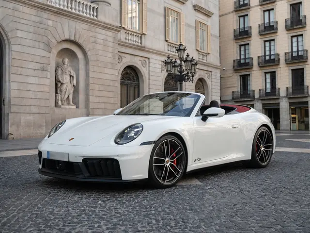 Porsche 992.2 Carrera 4 GTS Cabrio 2025 — Florence Luxury Car Rental, Firenze
