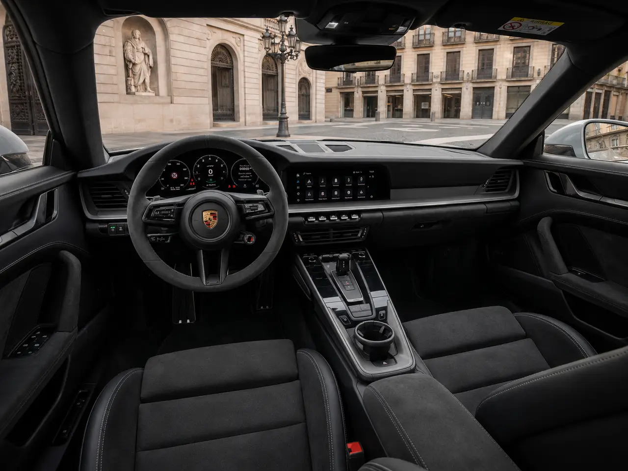 Porsche Carrera Spyder 992,2 GTS 2025, interni — Florence Luxury Car Rental, Firenze. Porsche Carrera Spyder 992,2 GTS a Firenze Il noleggio della Porsche Carrera Spyder 992,2…