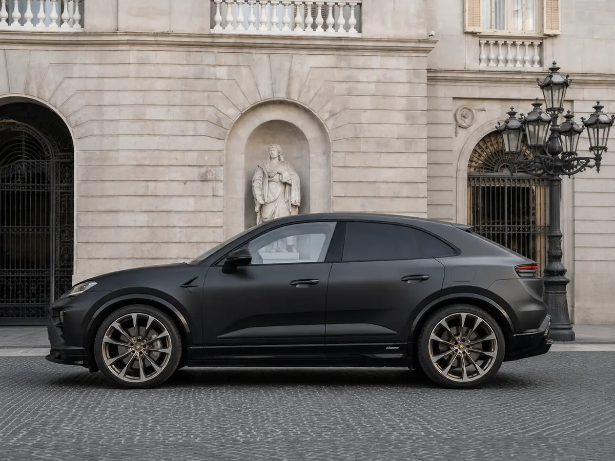 Porsche Macan 2024, esterno — Florence Luxury Car Rental, Firenze. Porsche Macan a Firenze Il noleggio di una Porsche Macan a Firenze mette a disposizione…