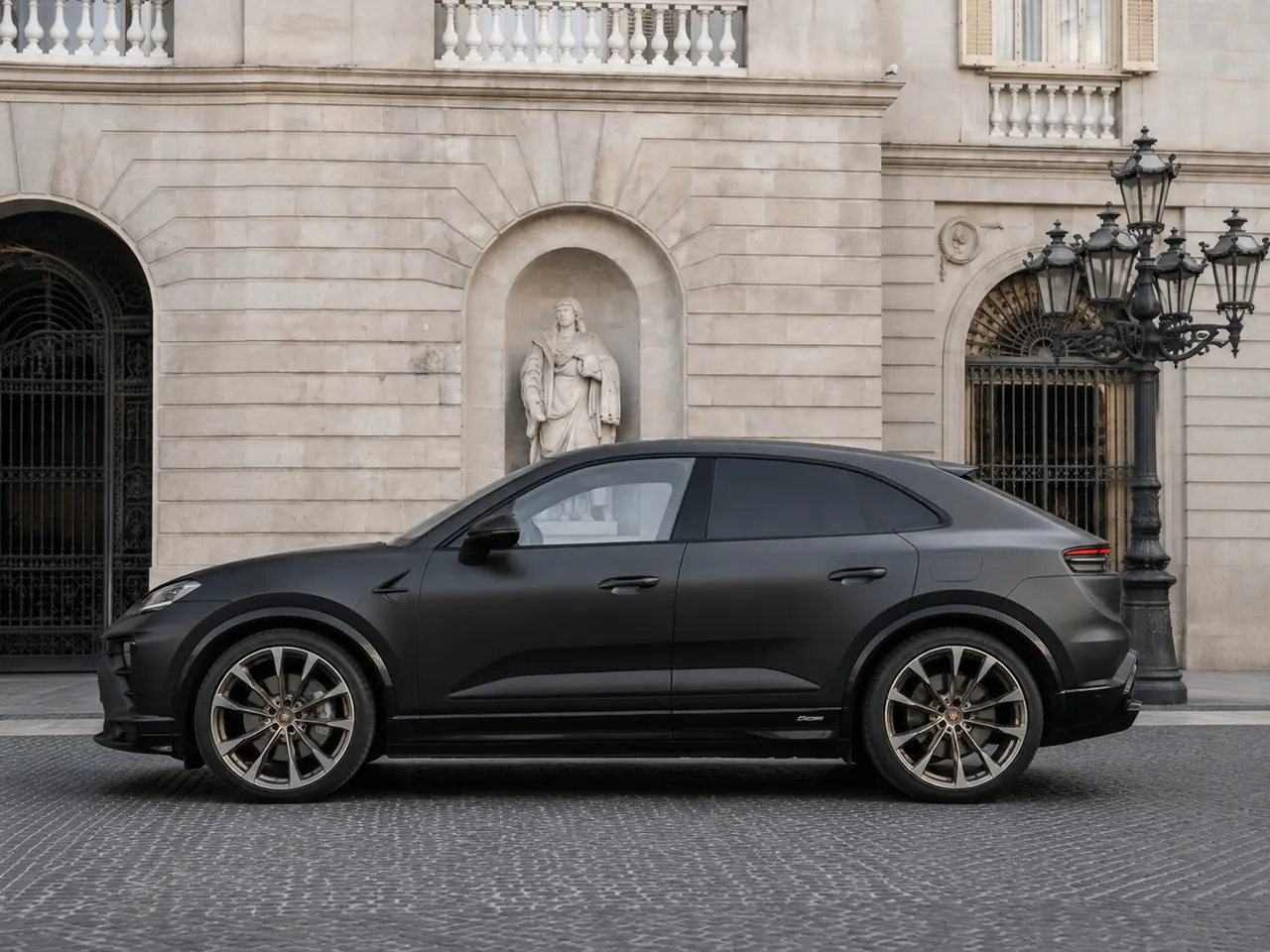 Porsche Macan 2024, esterno — Florence Luxury Car Rental, Firenze. Porsche Macan a Firenze Il noleggio di una Porsche Macan a Firenze mette a disposizione…