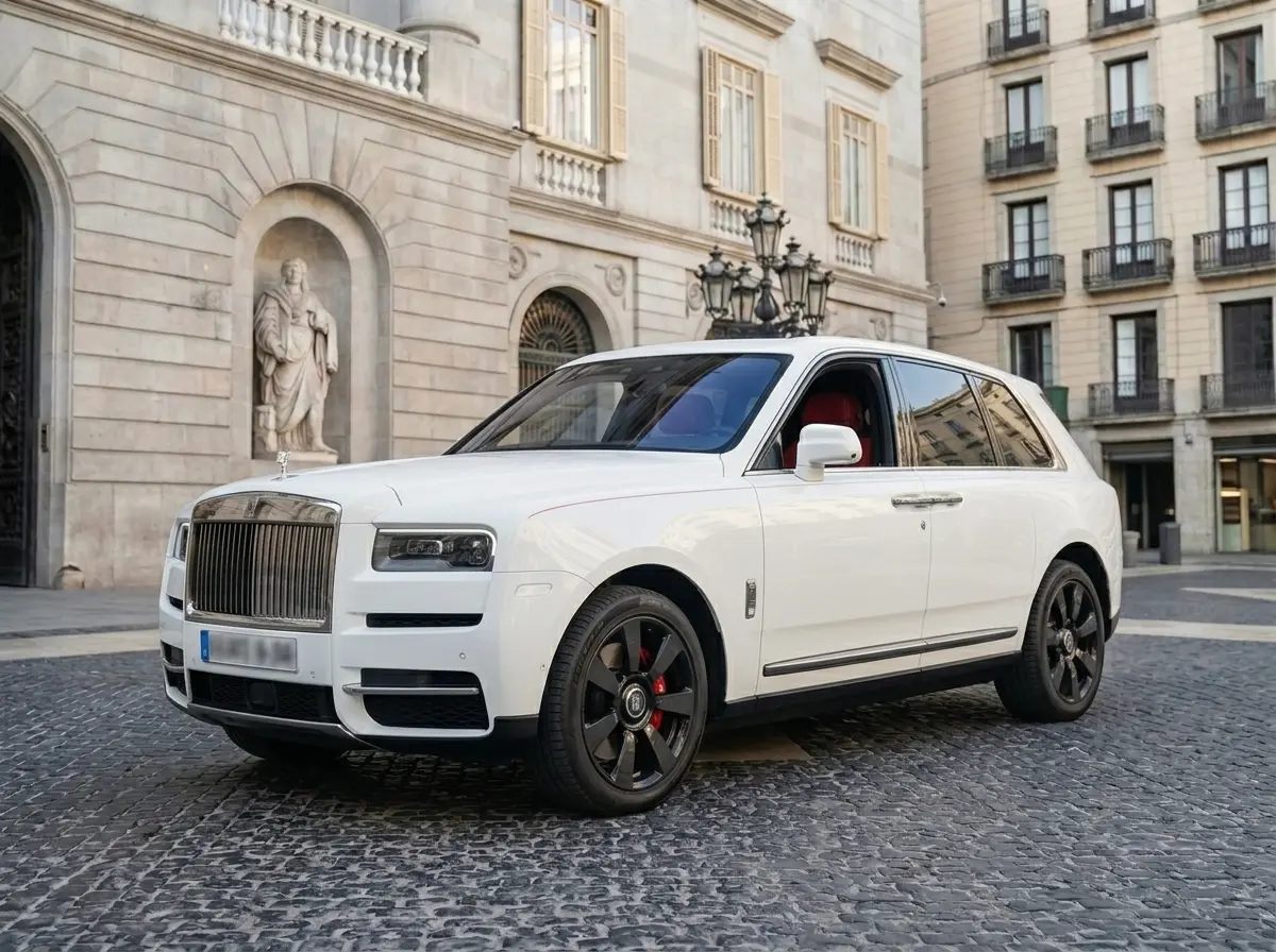 Rolls-Royce Cullinan 2022 — Florence Luxury Car Rental, Firenze. Rolls-Royce Cullinan a Firenze Il noleggio della Rolls-Royce Cullinan a Firenze mette a…