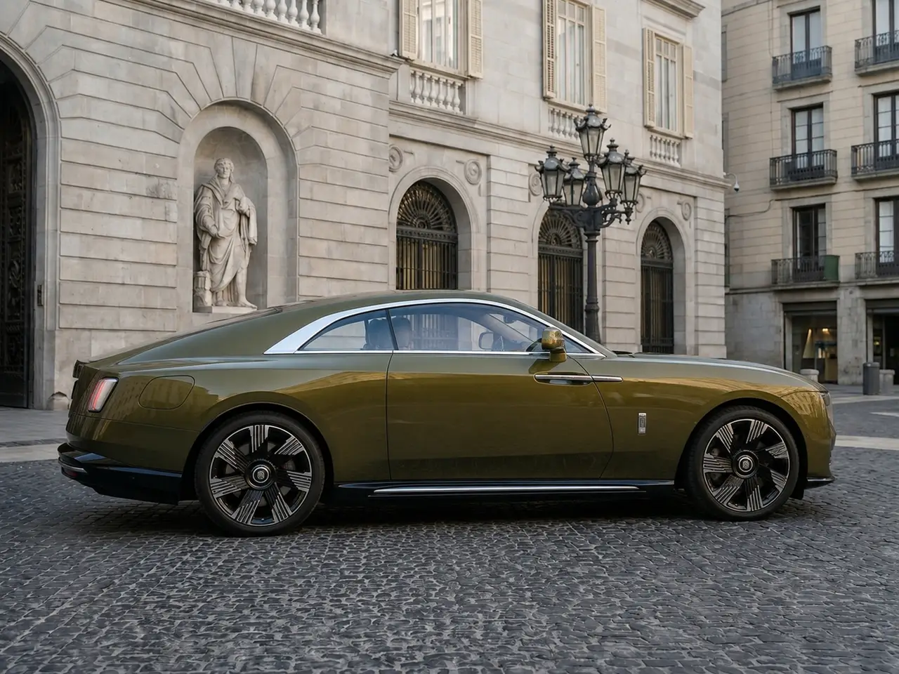 Rolls-Royce Spectre 2024, vista frontale — Florence Luxury Car Rental, Firenze. Rolls-Royce Spectre a Firenze Il noleggio di una Rolls-Royce Spectre a Firenze mette a…
