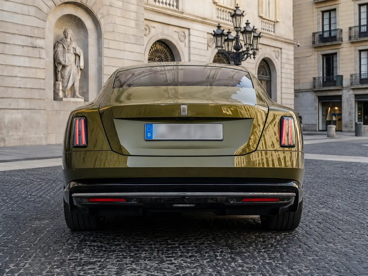 Rolls-Royce Spectre 2024, vista posteriore — Florence Luxury Car Rental, Firenze. Rolls-Royce Spectre a Firenze Il noleggio di una Rolls-Royce Spectre a Firenze mette a…