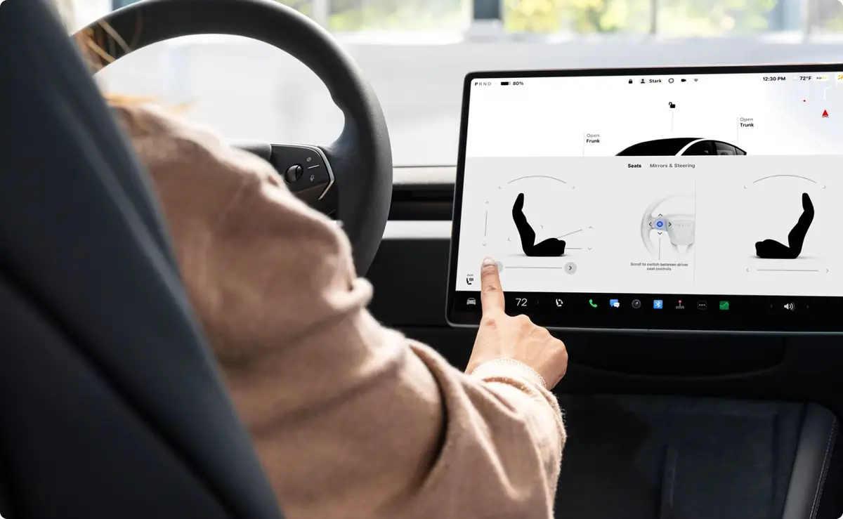 Tesla Model 3 Performance 2026, vista posteriore — Florence Luxury Car Rental, Firenze. Tesla Model 3 Performance a Firenze La Tesla Model 3 Performance 2026 è proposta a…